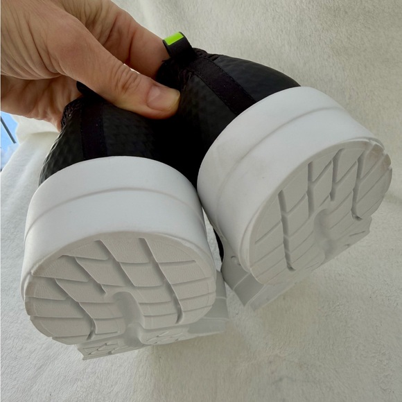 OOFOS OOmega Chukka Size 9.5 Sneaker Black Mesh Recovery Comfort Shoe EUC - Picture 8 of 14